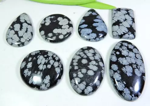 250 карат. НАТУРАЛЬНЫЙ ОБСИДИАН СНЕЖИНКА КАБОШОН МИКС ДРАГОЦЕННЫЙ КАМЕНЬ РОССЫПЬЮ 07 ШТ. ЛОТ RQ-454