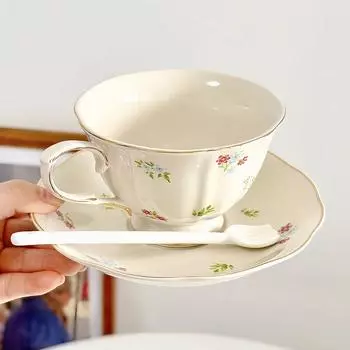 250 мл Роскошный дизайн Чувство высокого класса французских кофейных чашек Ниша Изысканный набор ручной работы Европейская чашка и набор тарелок Подарочная коробка