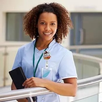 2 шт. держатель для значка на Хэллоуин в форме тыквы, призрака, ведьмы, держатель для удостоверения личности, креативный вращающийся телескопический держатель для бейджа с пряжкой