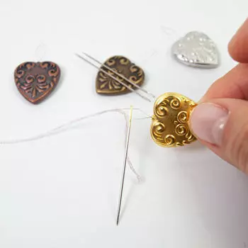 2 шт. держатели для вышивальных игл, портативный инструмент для заправки нити в форме сердца Gold