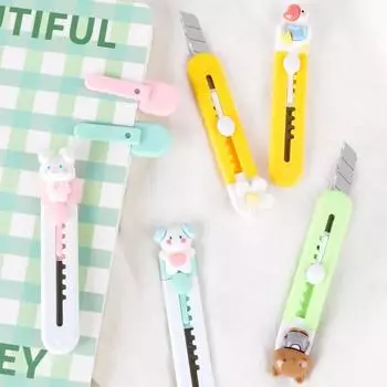 2 шт./компл., универсальный нож с героями мультфильмов, резак для бумаги с милыми животными и цветочным рисунком, мини-портативный нож для резки, небольшой портативный нож для скрапбукинга, студенческий зелёный