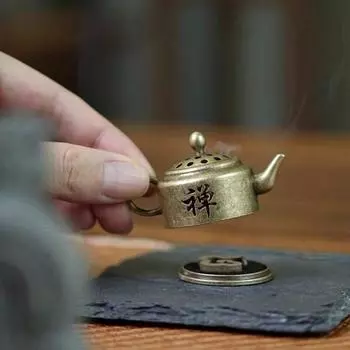 2 шт. Мини-курильница для благовоний, благовония из старого горного сандалового дерева с подставкой для благовоний для йоги, гостиничных и чайных церемоний, бытовой очиститель воздуха в помещении 2pcs латунный