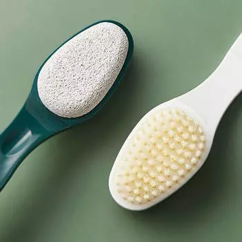 2 в 1 щетка для педикюра с ручкой, скруббер для ног, двусторонняя, для удаления мозолей, потрескавшихся пяток, инструменты для очистки ногтей