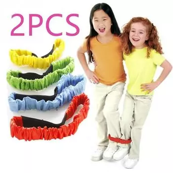 2шт детей два человека трехногие веревки привязаны к ноге бег гонки спортивная игра