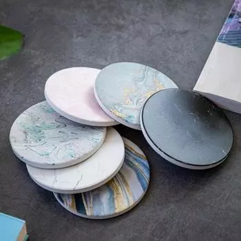 2шт. керамические абсорбирующие подставки с мраморной текстурой и пробковой основой. Подставки для барных напитков с нескользящим дизайном на дне.