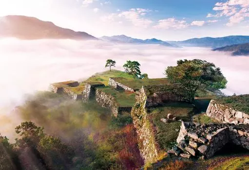 300 Piece Jigsaw Puzzle Puzzle Master Takeda Castle Ruins Floating in a Sea of Clouds Hyogo Aim! - (26x38cm)