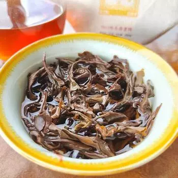 357г Китайский сырой чайный пирог Юньнань Ци Цзы Бин Ча Шэн Пуэр Иу Пу Эр