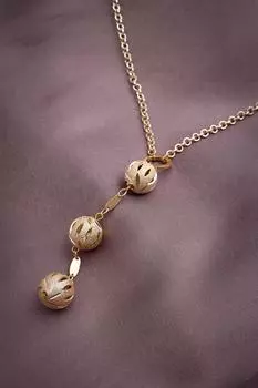 3 объемных колье золотого цвета