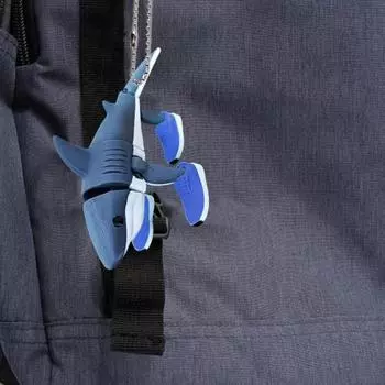 3D-печатная акула, гибкая фигурка акулы с подвижными суставами, акула в синих кроссовках, украшение для рюкзака, брелока синий