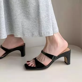 43 простых удобных тапочки женские летние 2024 года на высоком каблуке с квадратным носком и открытым носком из лакированной кожи сандалии De Mujer сексуальные черные каблуки 35 телесный