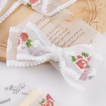 4,5 метра вышитых кружевных лент, винтажных роз, ажурных резных сетчатых отделок, пришивных нашивок, упаковочных материалов