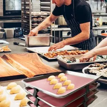 4/8/12/16/24 шт. Зажимы для укладки противней Многоразовые зажимы для укладки противней для печенья Термостойкие компактные укладчики для противней для печенья 4pcs синий