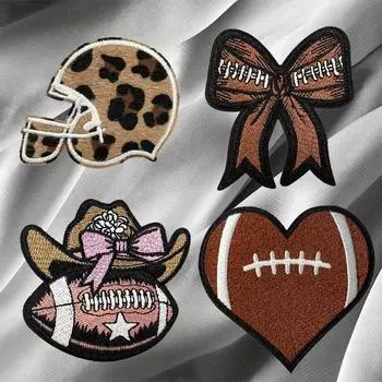 4 шт. вышитых нашивок на футбольный шлем с изображением сердца и термонаклейки - идеально подходят для спортивных фанатов, а также для одежды, джинсов, рюкзаков и сумок с головными уборами 4pcs