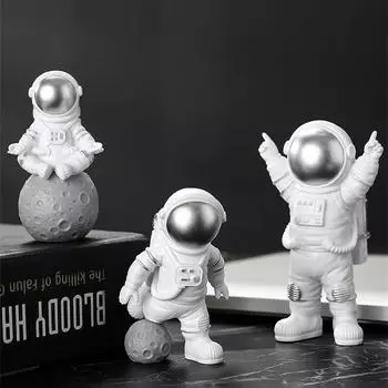 4pcs Net Red Creative Astronaut Figure Statue Spaceman Bedroom Desktop Decoration Model Childrens Birthday Gift Home Accessories