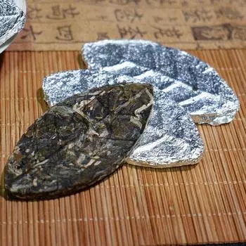 500 г Серебряный листовой чай Пуэр Сырой чай Коричневая гора Тайное царство Чай с древним деревом