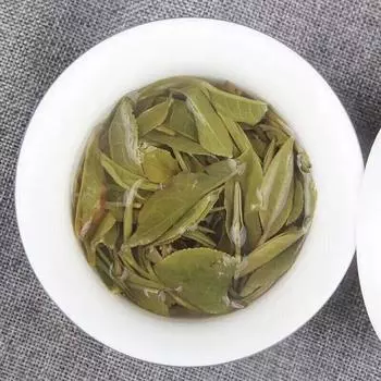 500 г юньнаньского сырого пуэра, рассыпного чая из Исландии, 300-летний сырой чай пуэр из дерева