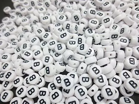 500 pieces Alphabet Pattern Beads Round White 7mm Craft Materials Huey H567 [B]