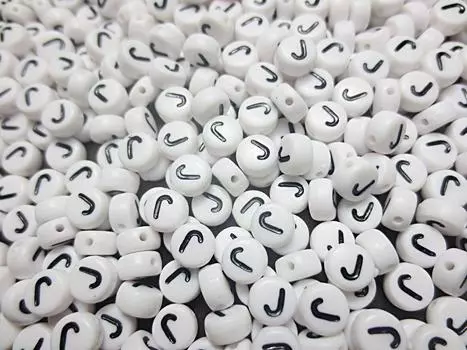 500 pieces Alphabet Pattern Beads Round White 7mm Huey H575 Handicraft Materials [J] белый