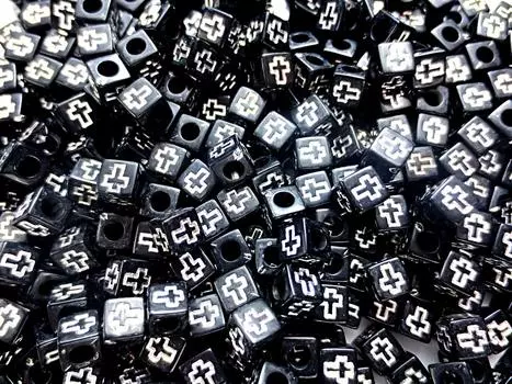500 шт. серебряных акриловых бусин в форме куба с крестообразным узором черного цвета 6 мм, смешанный ассортимент Huey H1333 чёрный