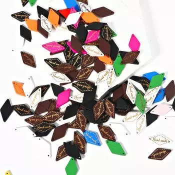 50 шт., деревянные этикетки с буквами, разноцветные ромбовидные этикетки ручной работы с тиснением, этикетка «сделай сам», этикетка с флагом для шитья одежды, декор, аксессуары