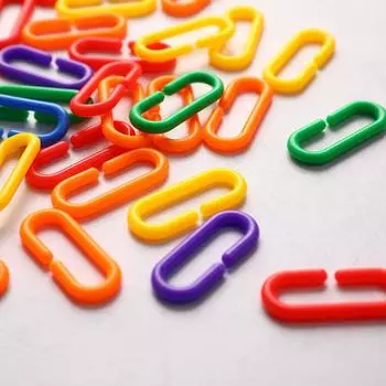 50 шт. Игрушка-зажим для попугая С-образная пластиковая птичка-крючок для африканского серого попугая, корелла
