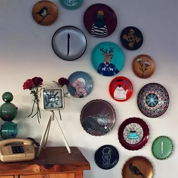 50 шт. Клейкие настенные держатели для тарелок, Невидимые вертикальные держатели для тарелок для демонстрации 0,83 дюйма Сильная адгезия Подвески для картин