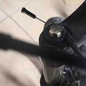 50 шт., концевые заглушки для велосипедных тросов, наконечники для тросов тормоза из алюминиевого сплава (черный) КДЕ