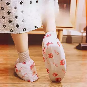 50 шт. противоскользящих одноразовых бахил обеспечивают безопасность и чистоту в помещении и на улице 50pcs