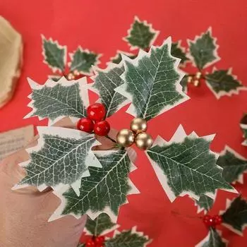 50 шт. роскошных шелковых искусственных ягод падуба с зелеными листьями - яркий зимний декор для рождественских венков, украшений для тортов, поделок своими руками 50pcs красный