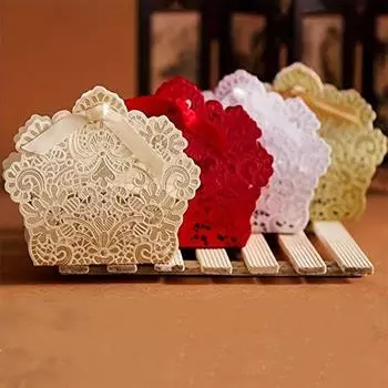 50 штук лент с лазерной резкой Подарочная коробка для свадебной вечеринки Упаковка для свадебных конфет Подарочная коробка Шоколадные конфеты и подарочная коробка Упаковка Бумажный пакет 50pcs красный