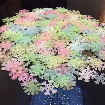 50Pcs/set Luminous Snowflake Wall Stickers for Kids room Bedroom Decor Glow in The Dark Illuminated Plastic Wall Stickers