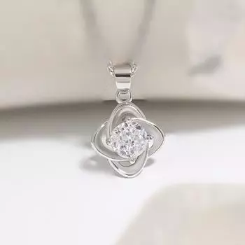 520 Подарок для девушки Цепочка с подвеской в виде цветка на День святого Валентина Простой и универсальный корейский вариант Ожерелье с четырьмя листьями травы на удачу