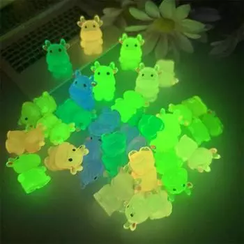 5 шт. Милая светящаяся миниатюрная статуэтка теленка, забавные миниатюрные фигурки, поделки из смолы, мини-ландшафтный орнамент, украшение для дома своими руками, подарок A4