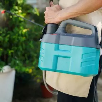 5л практичный регулируемый электрический опрыскиватель с одной кнопкой, работающий перезаряжаемый металлический электрический спринклер для сада зелёный