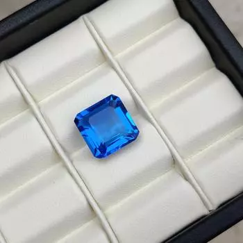 6,50 карата, размер 12x12x11 мм. Стеклянный камень чистого танзанитового оттенка, стеклянные стразы, синий граненый квадратный прямоугольный стеклянный камень. 12x12x11 MM