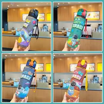 700 мл Высокая емкость мультфильм астронавт пластиковый космический корабль защита от непогоды на открытом воздухе с веревкой защелка чашка Cu E1J8 Green-700ml