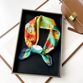 70 * 70 Four Seasons Доступен Новый женский маленький квадратный шарф, высококачественный шарф с буквенным принтом, профессиональный шарф, атласный шарф 70*70cm