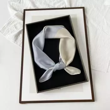 70 * 70 Four Seasons Доступен Новый женский маленький квадратный шарф, высококачественный шарф с буквенным принтом, профессиональный шарф, атласный шарф 70*70CM