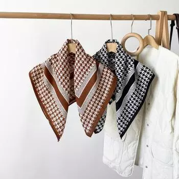 70 * 70 Four Seasons Доступен Новый женский маленький квадратный шарф, высококачественный шарф с буквенным принтом, профессиональный шарф, атласный шарф 68*68cm