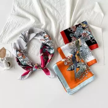 70 * 70 Four Seasons Доступен Новый женский маленький квадратный шарф, высококачественный шарф с буквенным принтом, профессиональный шарф, атласный шарф 70*70CM