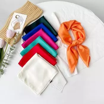 70 * 70 Four Seasons Доступен Новый женский маленький квадратный шарф, высококачественный шарф с буквенным принтом, профессиональный шарф, атласный шарф 70*70CM