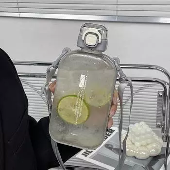 750 мл плоская квадратная спортивная бутылка для воды прозрачная дорожная чашка чайник портативная питьевая бутылка с регулируемым ремешком для использования на открытом воздухе 750ML