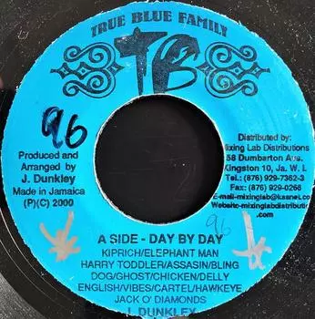 7-дюймовая пластинка KIPRICH, ELEPHANT MAN, HARRY TODDLE - Day By Day НИКАКОЙ True Blue Famil 2000 Ямайка Регги, Ска и Даб Б/У