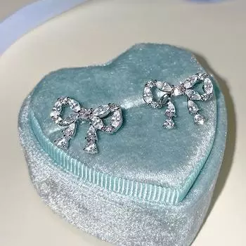 925 серебряные игольчатые серьги-гвоздики с цирконами в форме банта женские изысканные милые серьги темпераментные универсальные серьги A pair of 925 silver needle