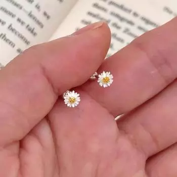 925 Silver Needle Little Daisy Stud Earrings Fresh Sweet Flower Earrings Ear-Caring Sleep No Need to Take off Screw Twist Earrings Daisy screw stud earrings 925 silver needle