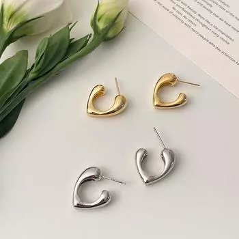 925 Silver Needle Love Stud Earrings Women s Exquisite Niche High-end Earrings Korean Fashion Exquisite Versatile 2025 New 925 silver needle