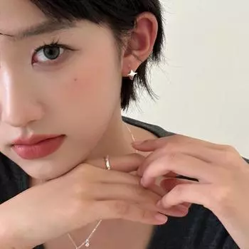 925 Silver Needle Plain Ring Small Earrings Women s Exquisite Fashion High-end Quadruple Star Earrings Niche Versatile Autumn and Winter Ear Buckles
