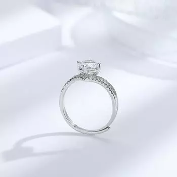 Кольцо Корона принцессы из стерлингового серебра 925 пробы, женское кольцо с бриллиантом V-образной формы в стиле легкая роскошь , персонализированное платиновое кольцо с четырьмя крапанами, один карат opening adjustable
