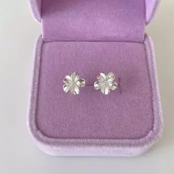 99 sterling silver gardenia stud earrings women s simple Mori small fragrance earrings niche high-end fashion new earrings 99 silver