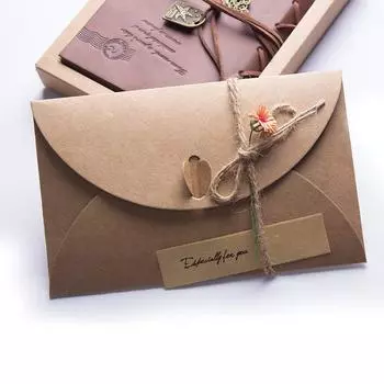 9 штук самодельных пригласительных открыток из крафт-бумаги с сухоцветами ручной работы с конвертами и свадебными подарками (Случайные узоры)